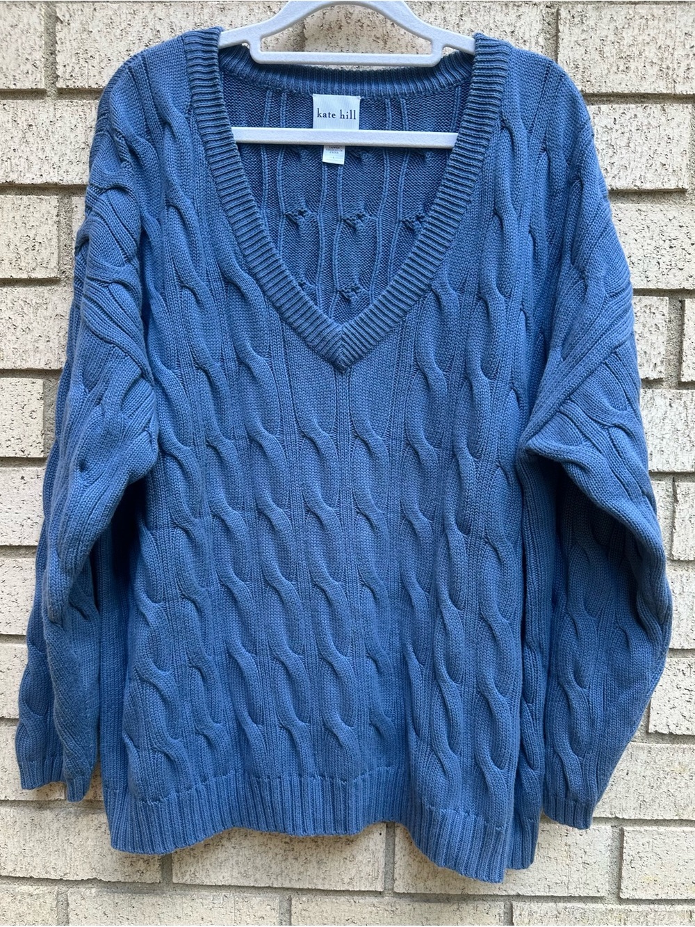 KATE HILL WOMEN’S CABLE-KNIT SWEATER
